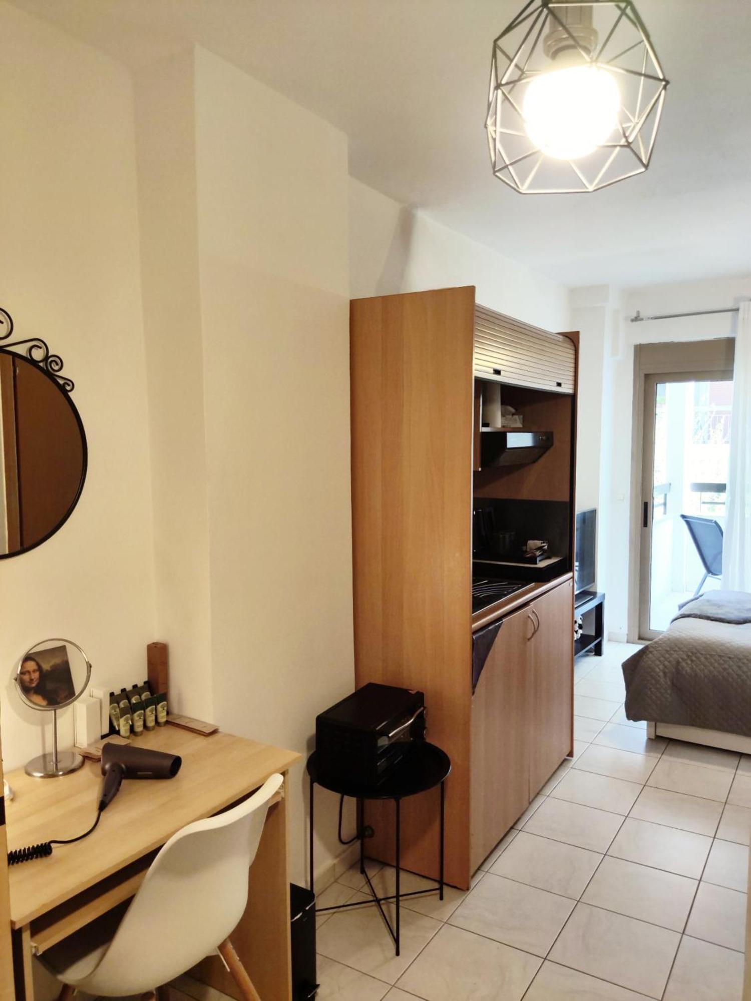 Elegant Central Studio With Balcony & 1 Gbps Fiber Saloniki Zewnętrze zdjęcie